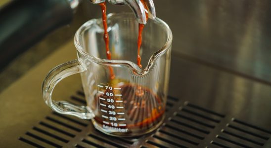 Cum să savurezi o cafea de calitate cu produsele Lavazza