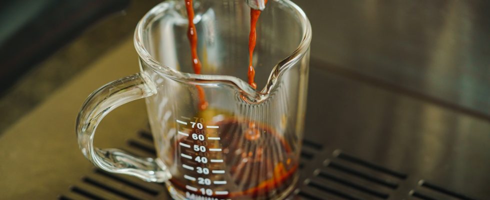 Cum să savurezi o cafea de calitate cu produsele Lavazza